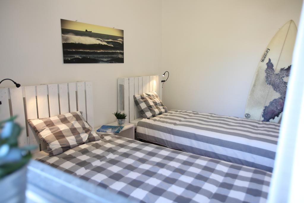 Moka Surfhouse Hostel Ericeira Δωμάτιο φωτογραφία