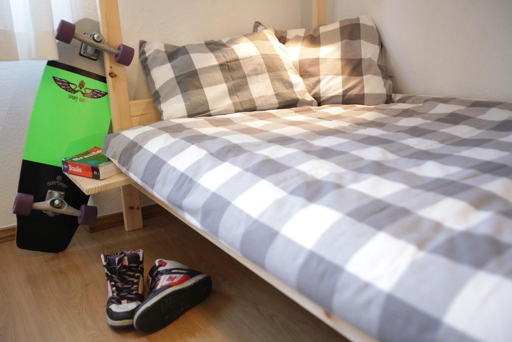 Moka Surfhouse Hostel Ericeira Δωμάτιο φωτογραφία